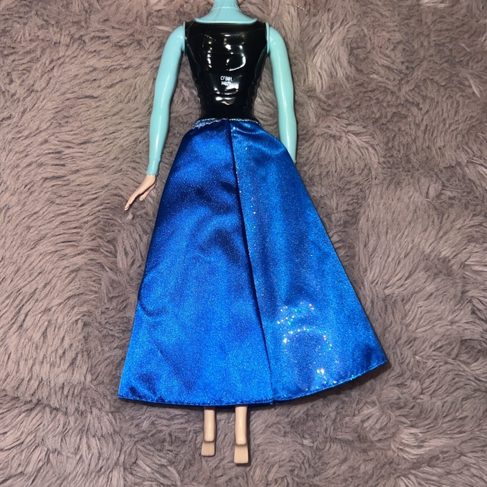Elsa Barbie 2013 Mattel Disney Frozen movie character Princess skirt toy doll - Picture 5 of 7